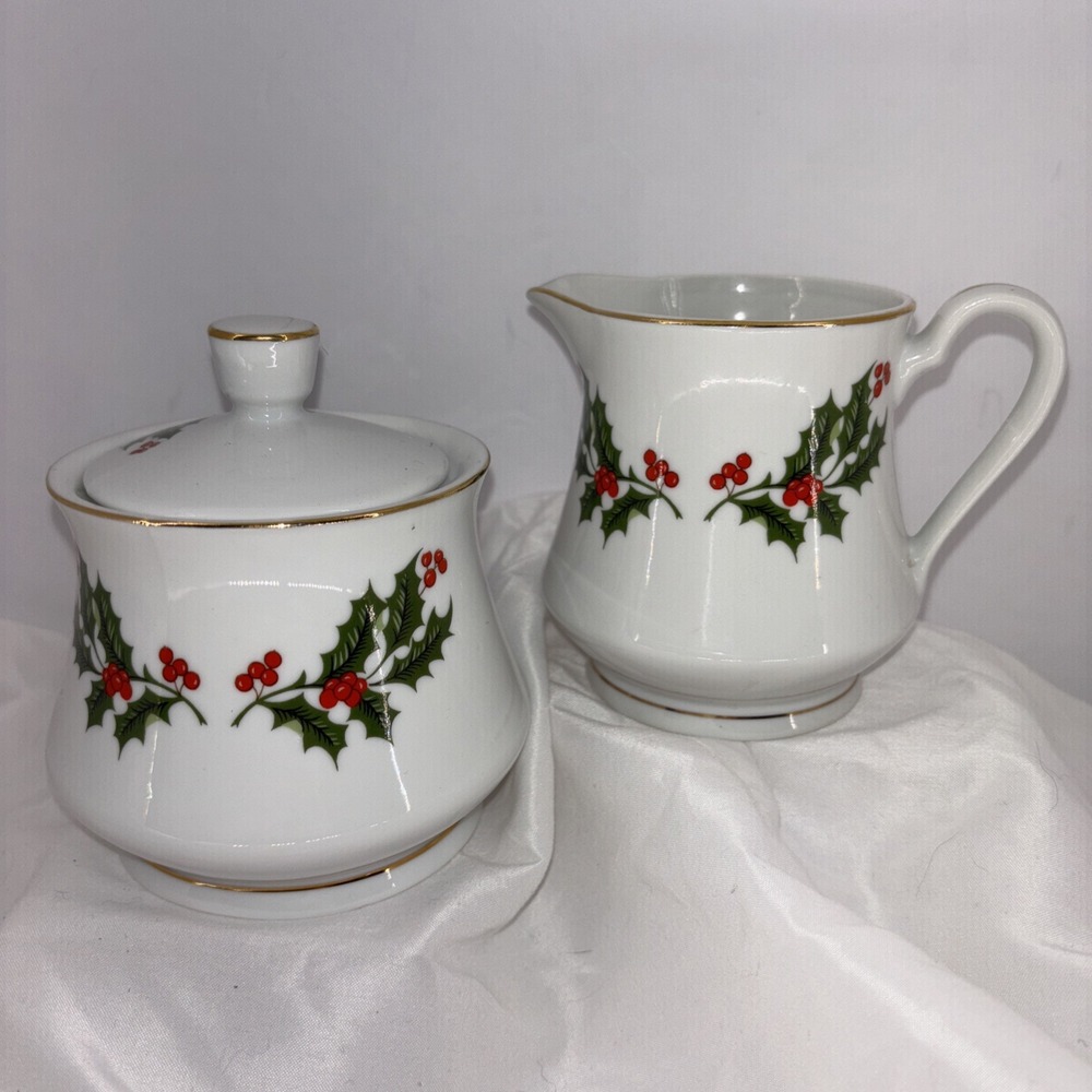Vintage Holly Berry Porcelain Cream And Sugar Bowl Made In‎ Japan For Mervin's